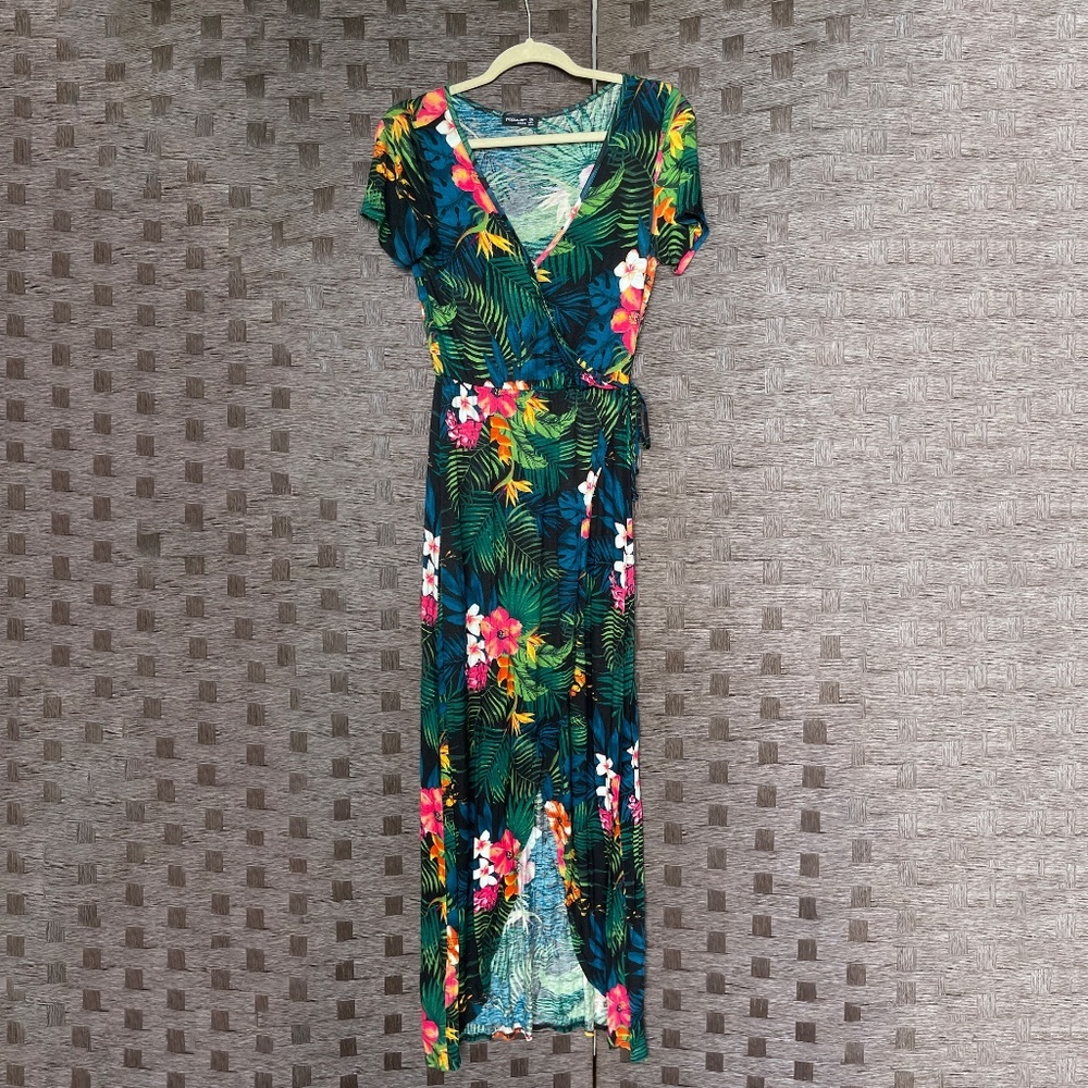 Popular Basics Tropical Faux-Wrap Maxi Dress – Size M - Picture 4 of 10